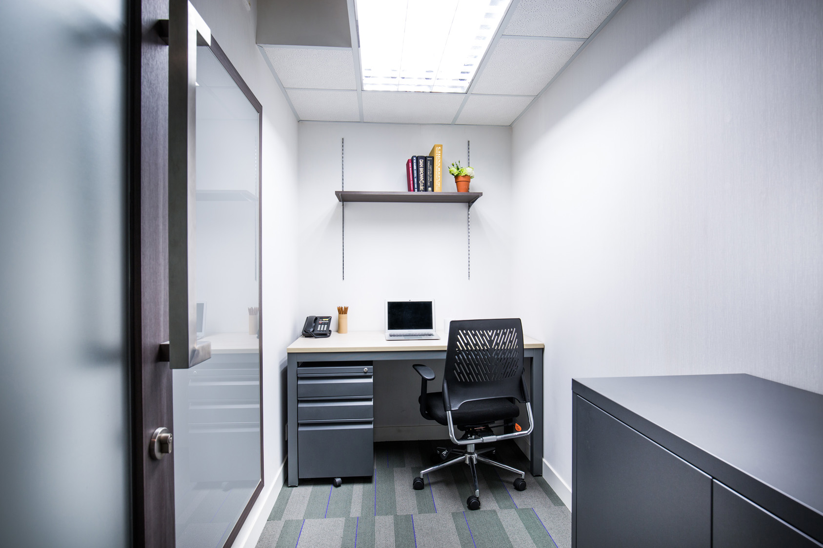 The V Private 1 person Work smart office with office furniture in Jordan, West Kowloon